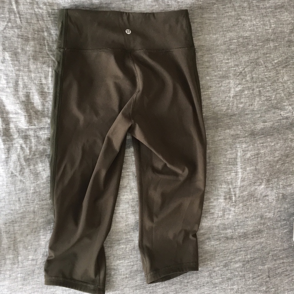 Lululemon army green cropped legging
